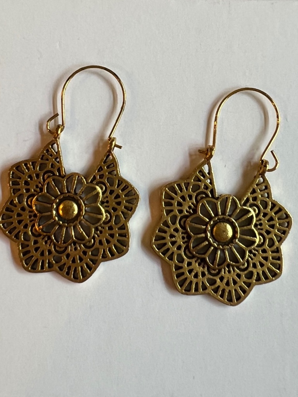 Goldtone Filigree Flower Earrings Boho Design NWT - Picture 4 of 5